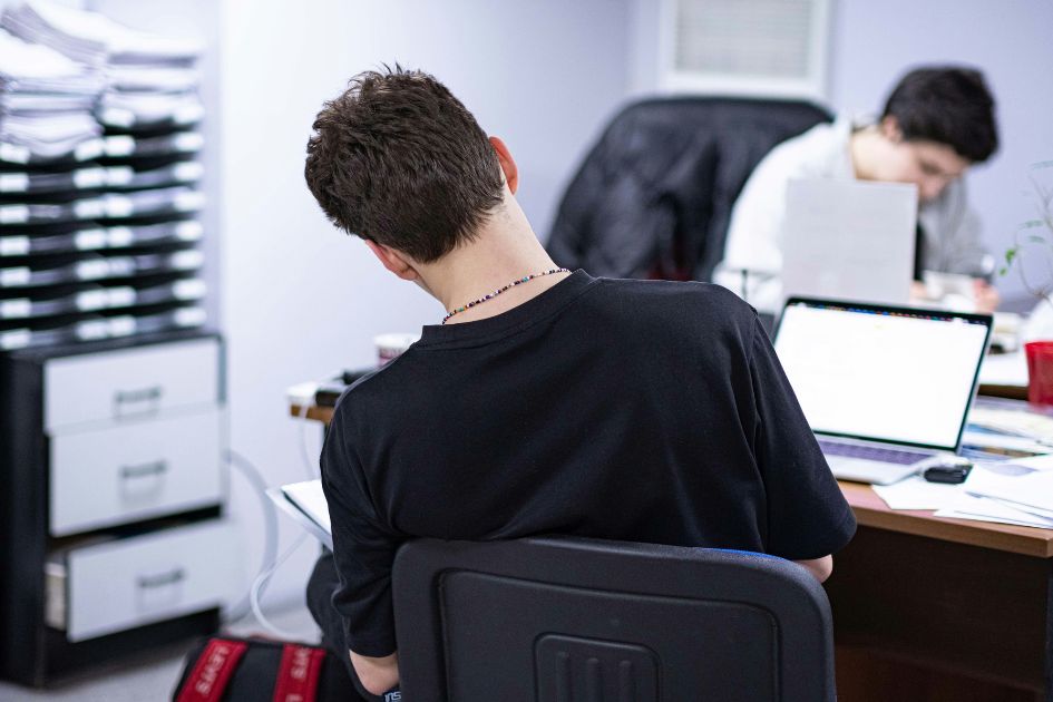 a man wondering what pillow do chiropractors recommend